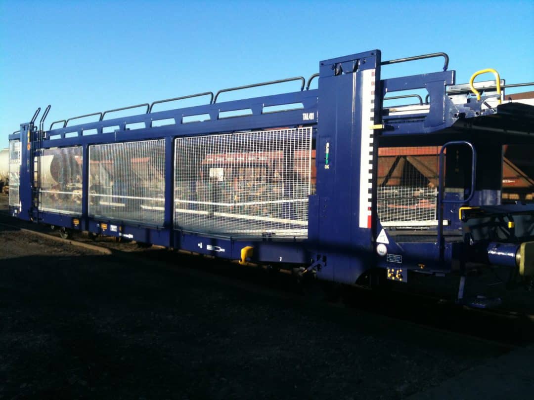 Réalisation de 2 ensembles de wagons transporteurs de voitures Star